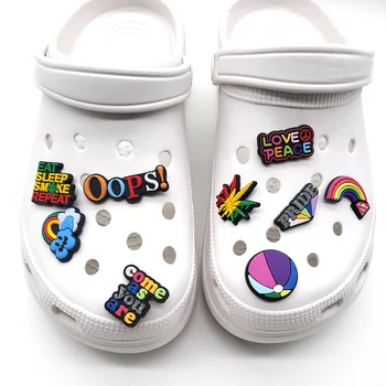 Sıcak 1 adet renkli Tarzı PVC Ayakkabı Takılar Sevimli Gökkuşağı Ayakkabı Aksesuarları ayakkabı tokası Süslemeleri fit Croc JIBZ Çocuklar X-mas Hediyeler